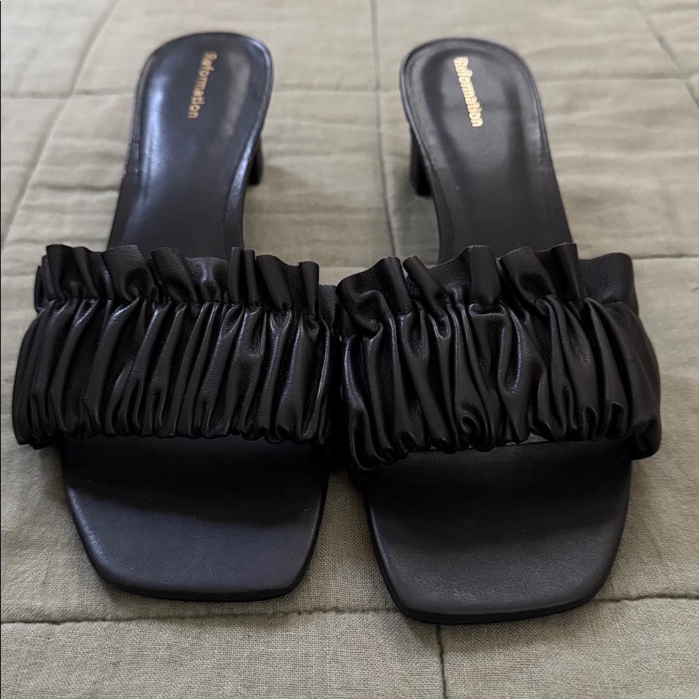 Reformation - Shereen Ruched Leather Mules - Picture 4 of 4